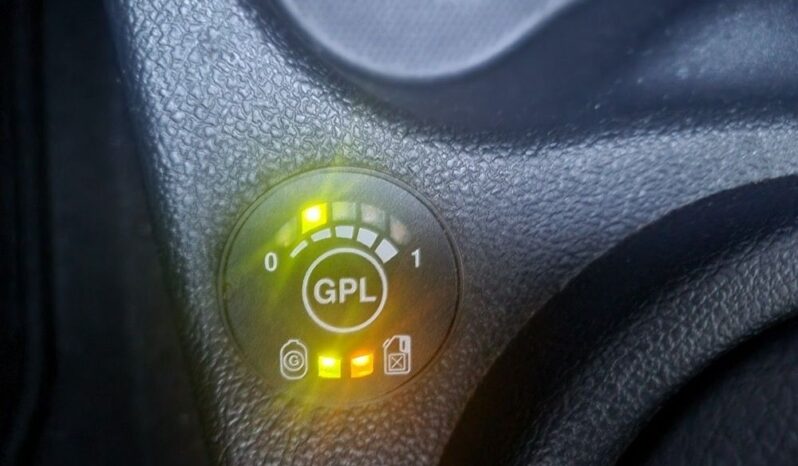 Dacia Sandero Stepway full