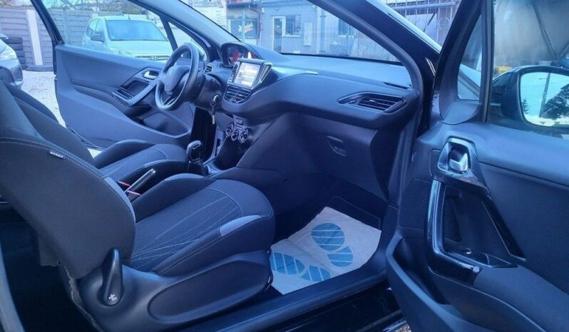 Peugeot 208 full