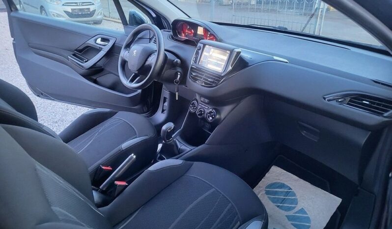 Peugeot 208 full