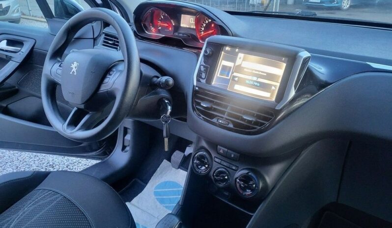 Peugeot 208 full