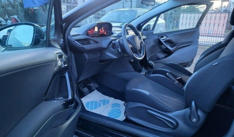 Peugeot 208 full