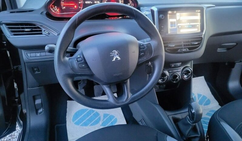 Peugeot 208 full