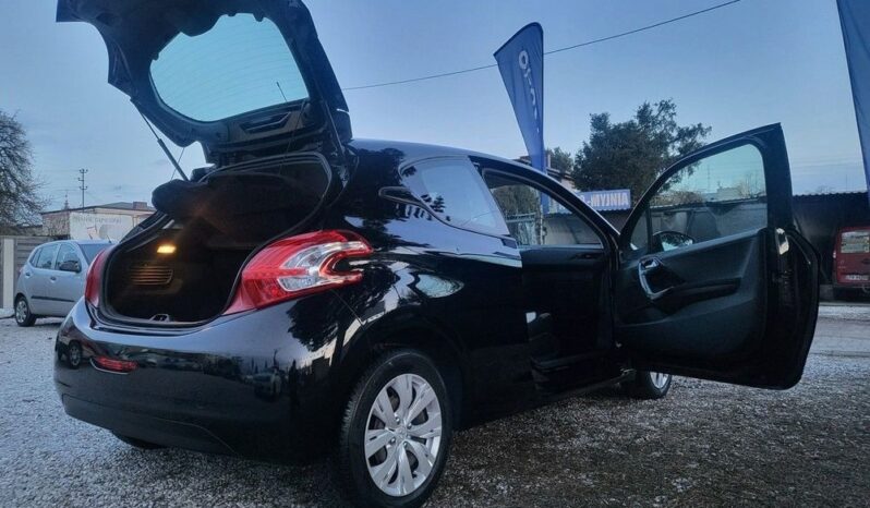 Peugeot 208 full