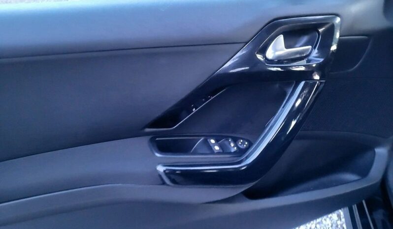Peugeot 208 full