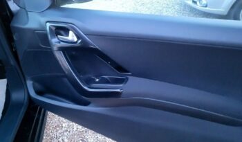 Peugeot 208 full