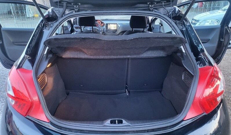 Peugeot 208 full