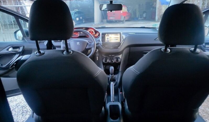 Peugeot 208 full