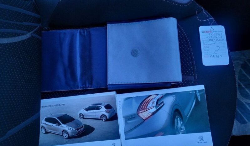 Peugeot 208 full