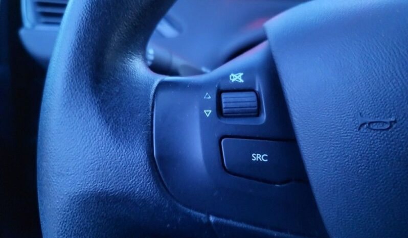 Peugeot 208 full
