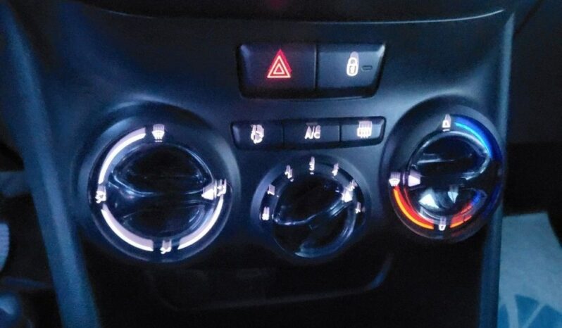 Peugeot 208 full