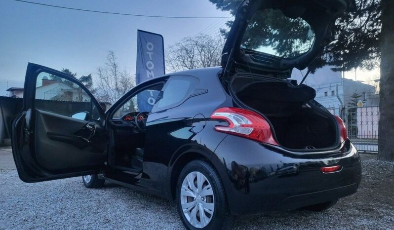 Peugeot 208 full