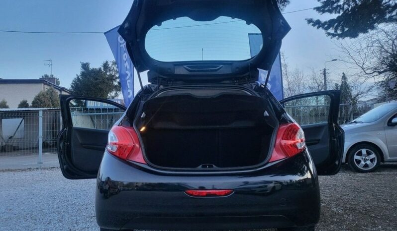 Peugeot 208 full