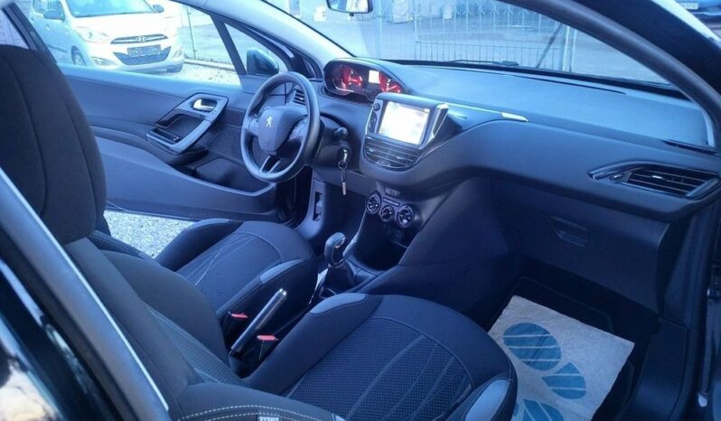 Peugeot 208 full