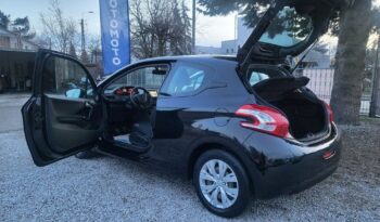 Peugeot 208 full