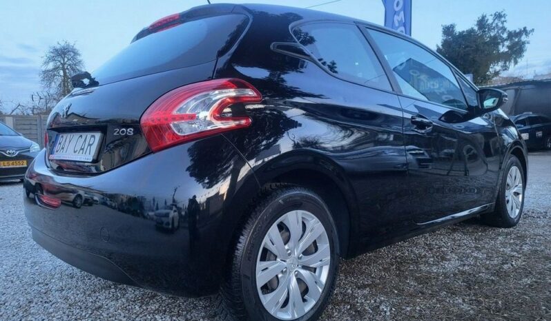 Peugeot 208 full
