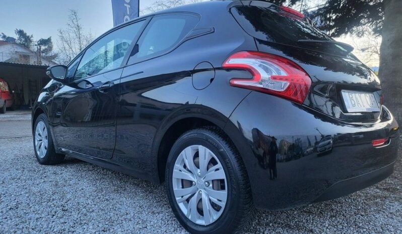 Peugeot 208 full