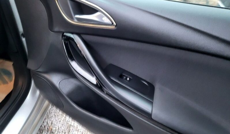 Opel Astra full